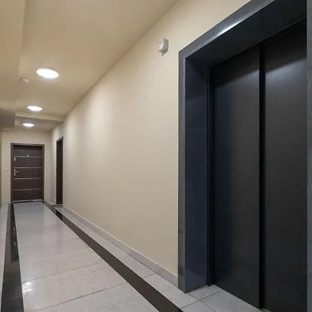 Modern With Balcony And Easy Access By Renters