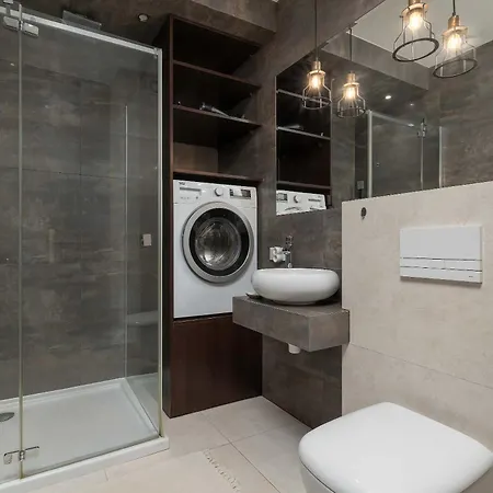 Modern With Balcony And Easy Access By Renters *