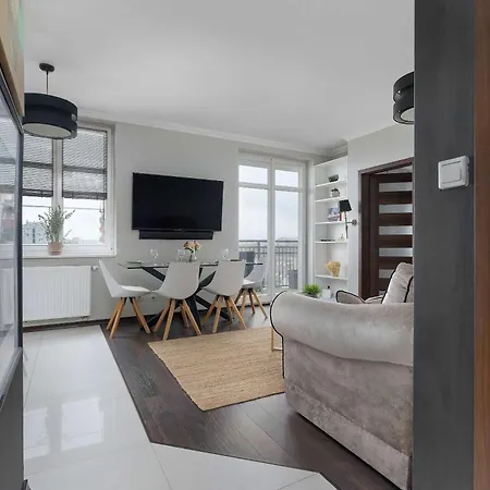 Modern With Balcony And Easy Access By Renters *