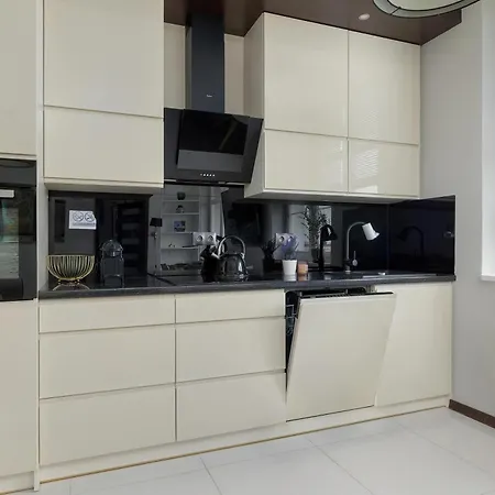 Modern With Balcony And Easy Access By Renters * Krakow
