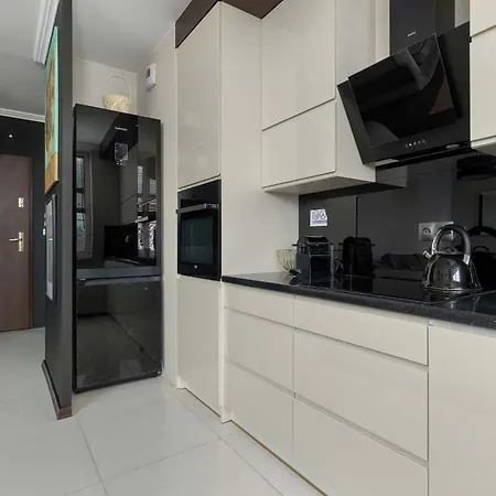 Modern With Balcony And Easy Access By Renters 克拉科夫