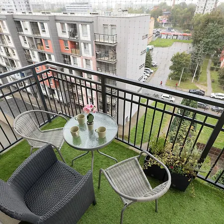 Modern With Balcony And Easy Access By Renters