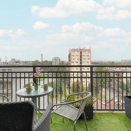 Modern With Balcony And Easy Access By Renters 公寓